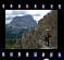Absatz an der Großen Cirspitze: Mika posiert vor dem Langkofel